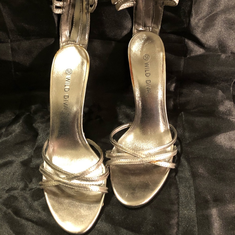 $😊Pewter Sandals.